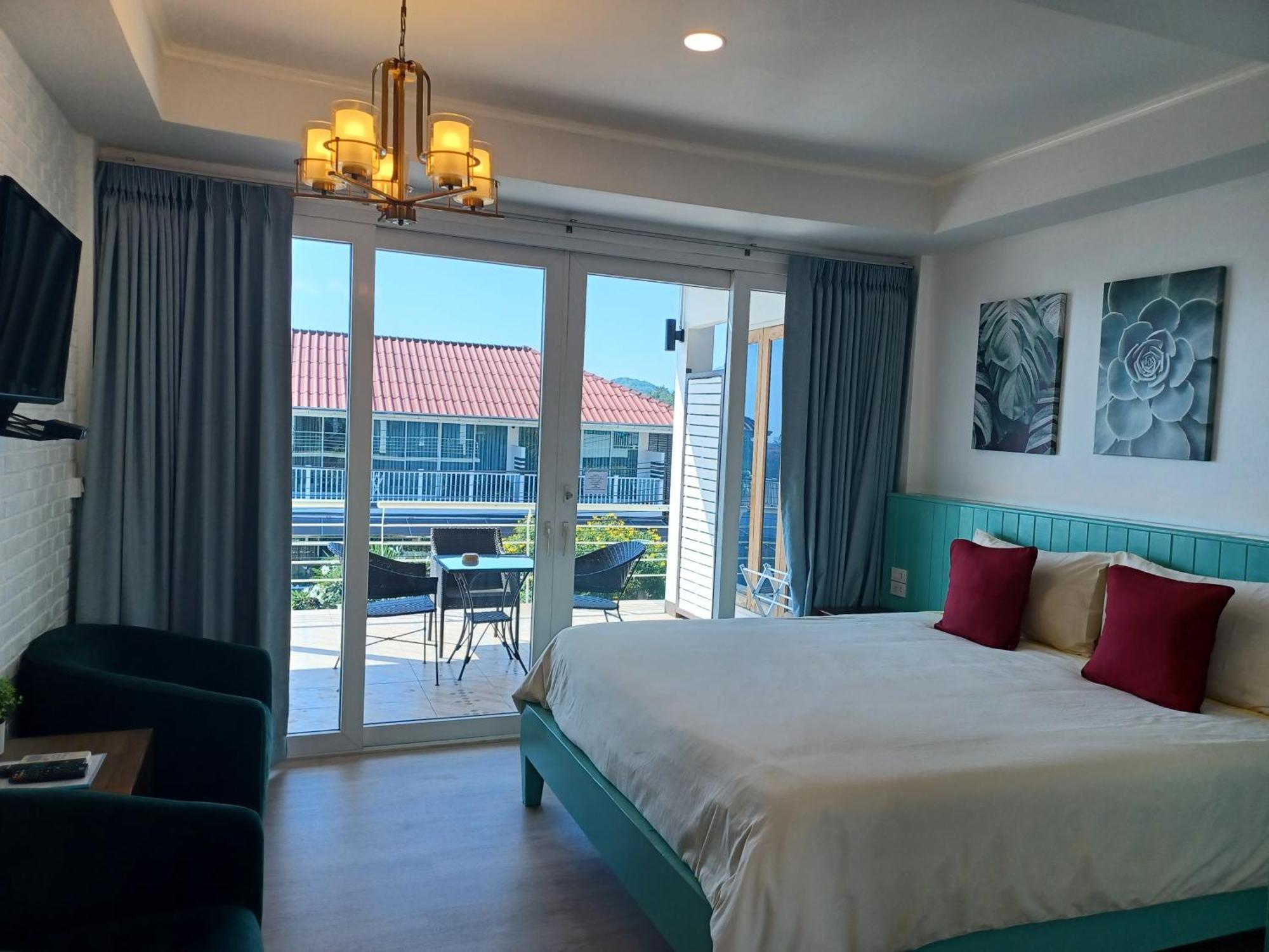 Koh Larn Riviera Hotel Exterior photo