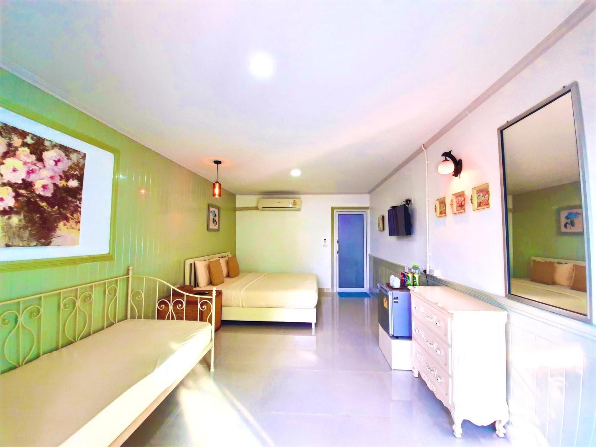 Koh Larn Riviera Hotel Exterior photo