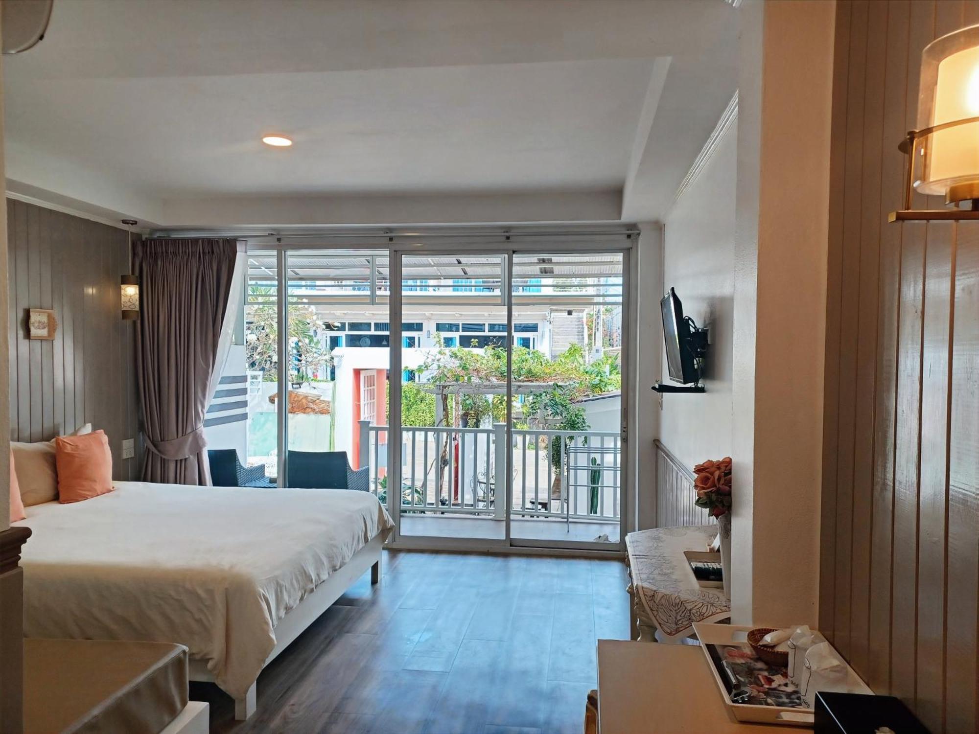 Koh Larn Riviera Hotel Exterior photo